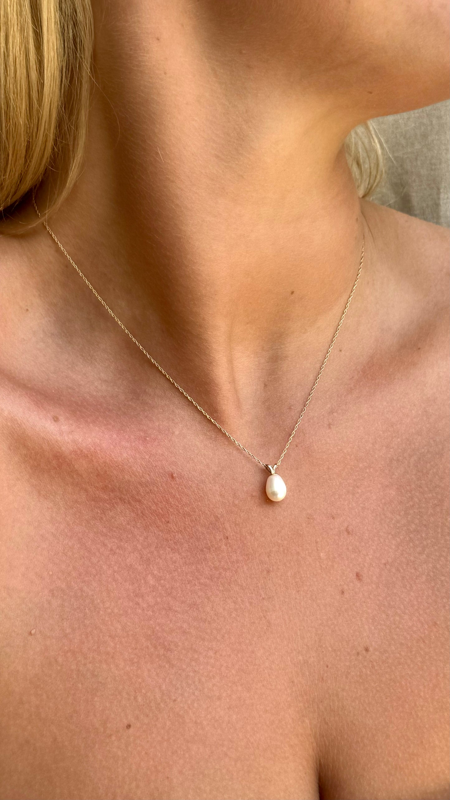 Pearl Drop Pendant with Chain