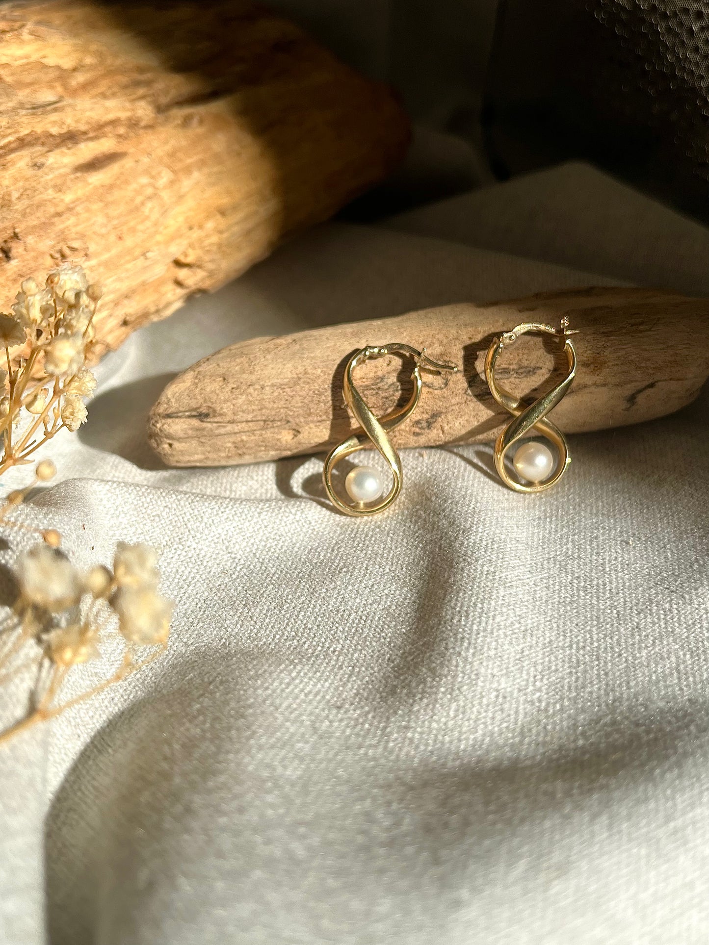 Structured Pearl Earrings