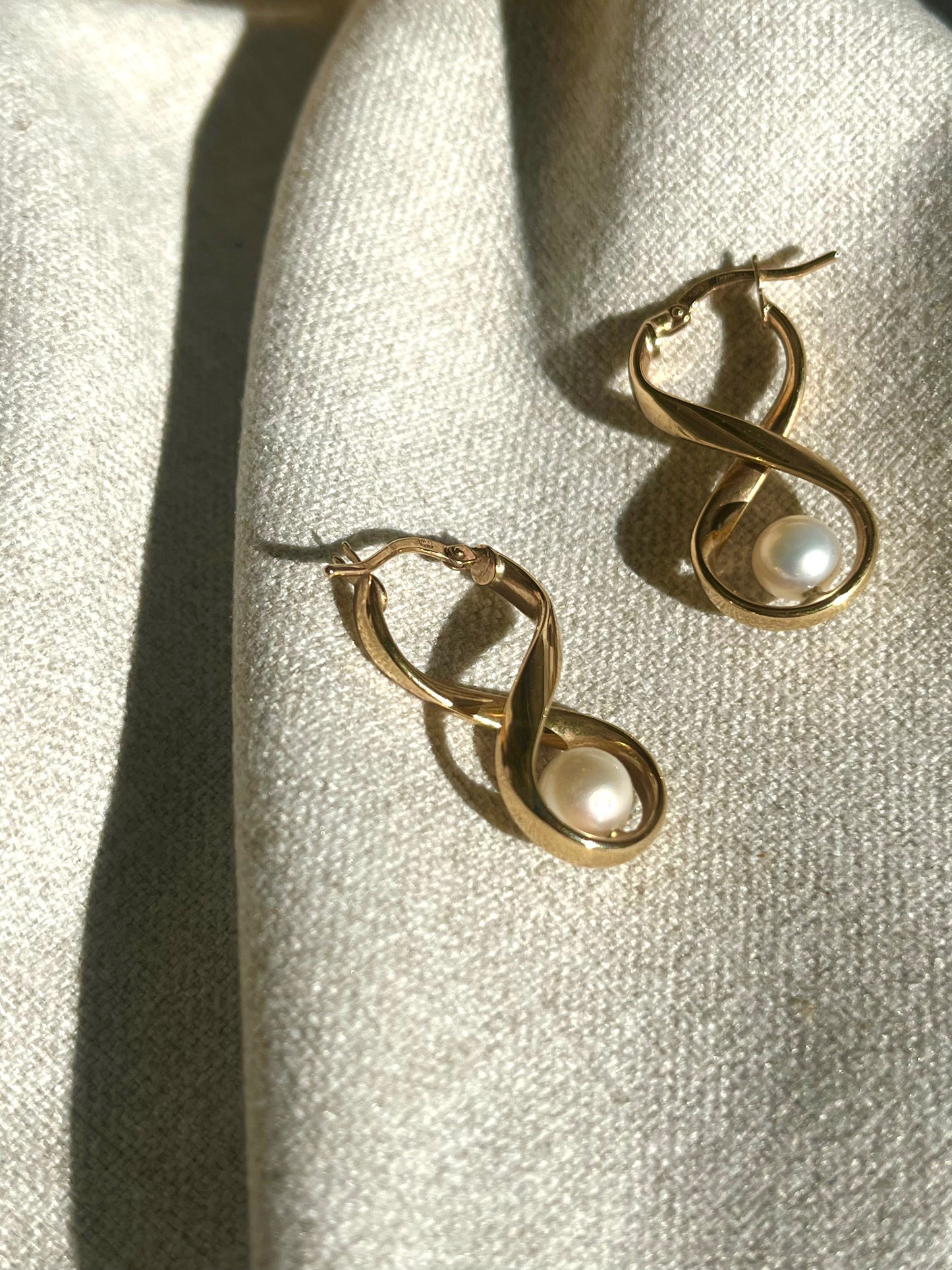 Structured Pearl Earrings